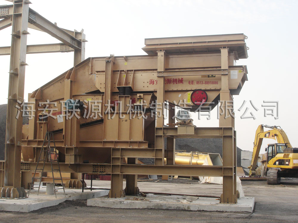 海安聯(lián)源機(jī)械制造有限公司制造的振動(dòng)篩在新加坡的施工現(xiàn)場(chǎng)